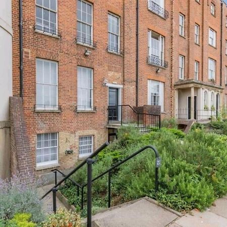 St Marg'S Hideaway; Grade II Listed Luxury Apartment In The Heart Of Cheltenham - Gateway To The Cotswolds! Sleeps 4 - Outdoor Seating And Free Private Parking! Eksteriør bilde