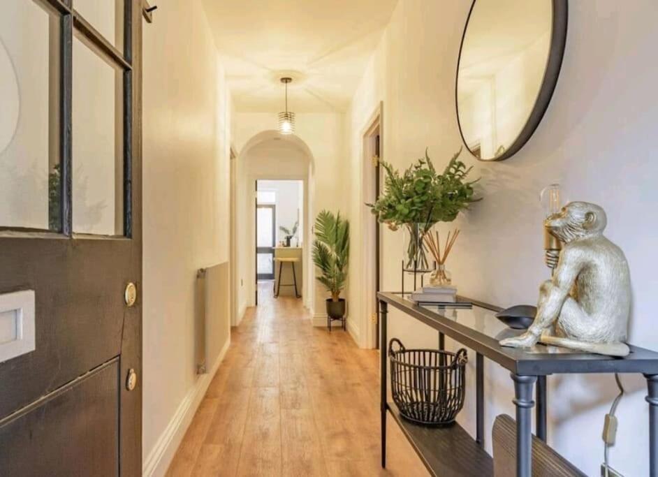 St Marg'S Hideaway; Grade II Listed Luxury Apartment In The Heart Of Cheltenham - Gateway To The Cotswolds! Sleeps 4 - Outdoor Seating And Free Private Parking! Eksteriør bilde