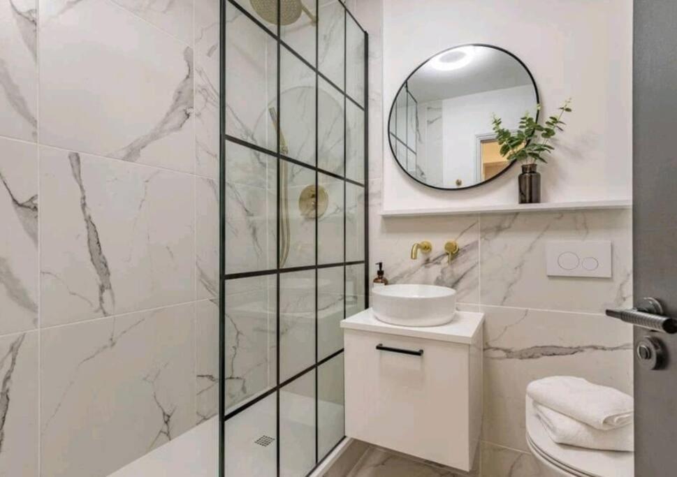 St Marg'S Hideaway; Grade II Listed Luxury Apartment In The Heart Of Cheltenham - Gateway To The Cotswolds! Sleeps 4 - Outdoor Seating And Free Private Parking! Eksteriør bilde